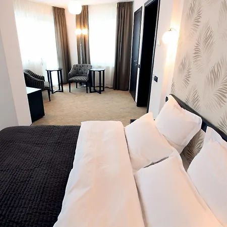 Hotel Ambiance 3*